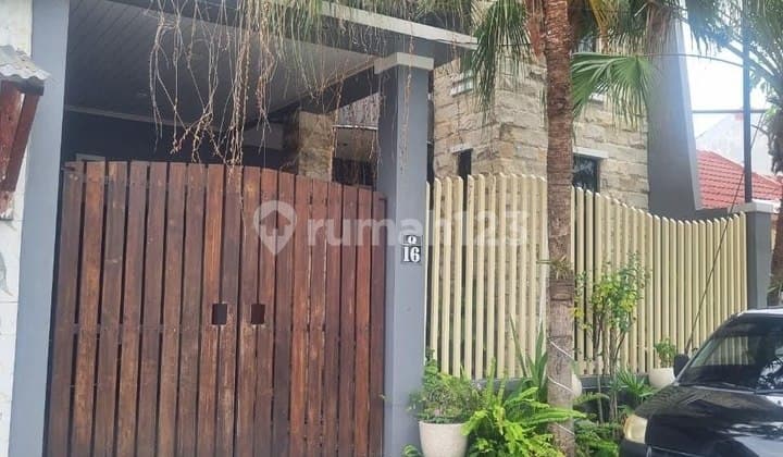 Rumah Medokan Ayu, Surabaya Selatan, Strategis