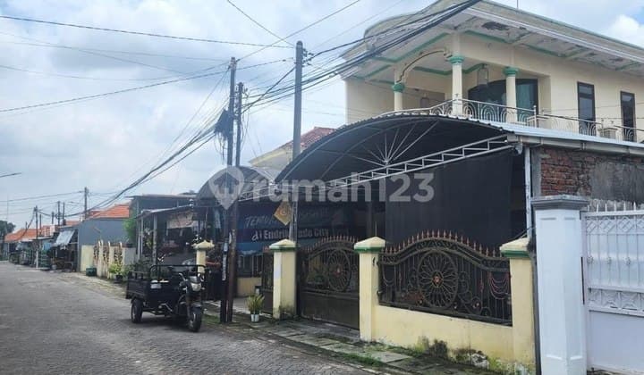 Rumah Usaha Jalan Raya Made, Surabaya Barat, Strategis