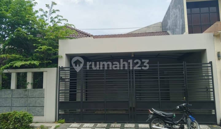Rumah Nirwana Eksekutif Blok Favorit, Surabaya Timur, Row 3 Mobil
