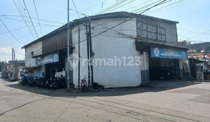 Rumah Usaha/Bengkel Hook Nol Jalan Raya Medokan Semampir, Hadap Selatan-Timur (Hook)