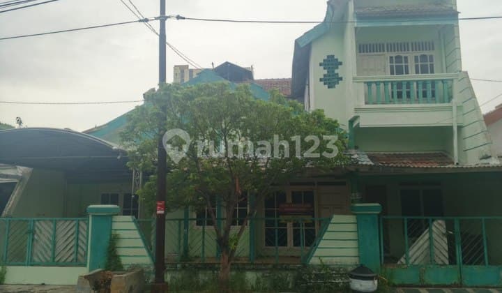 Rumah 2 Lantai Baruk Utara, Surabaya Timur, Strategis