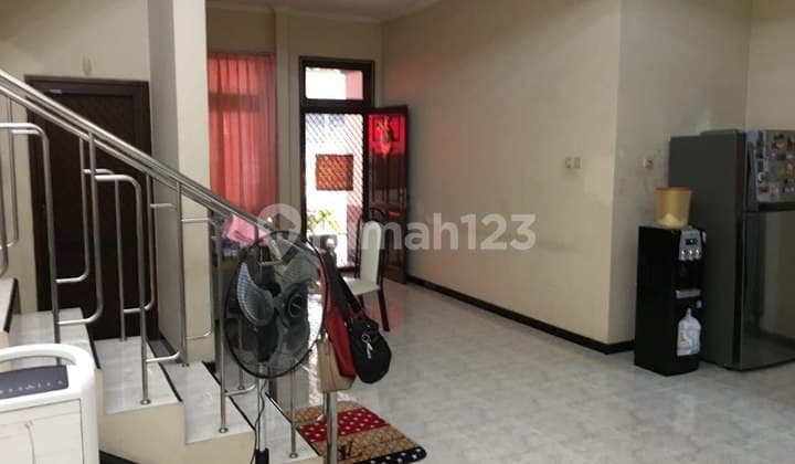 Rumah Darmo Permai Selatan, Surabaya Barat, Row 3 Mobil