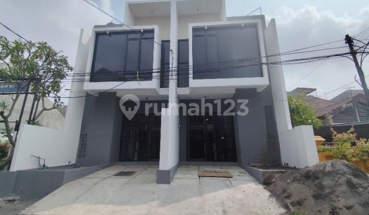Rumah 2 Lantai Minimalis Modern Semampir Sukolilo, Surabaya Timur Strategis 100 Meter ke Raya Merr