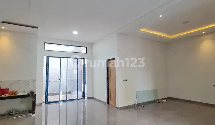 Rumah Baru Manyar Kertoadi, Surabaya Timur, Row 3 Mobil