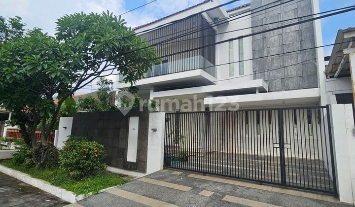 Rumah Minimalis Mewah 2 Lantai Jalan Utama Jemursari, Row 4 Mobil, Strategis