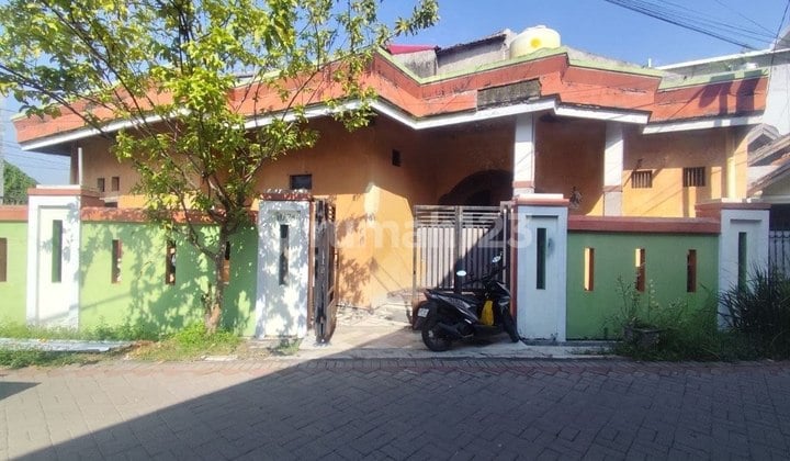 Hook House in East Wonorejo Indah, Facing East, PLN 1300 Watt Token