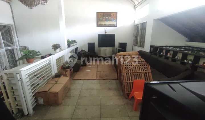 Rumah dan Ruang Usaha Hook 3 Lantai Siap Pakai Kota Cimahi