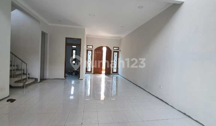 Rumah Baru Renovasi Mainrod Taman Holis Indah Bandung