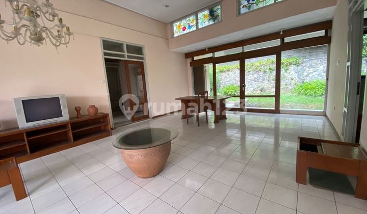 Sewa Rumah + Ruang Usaha 3 Lantai Komplek Cipaku Bandung
