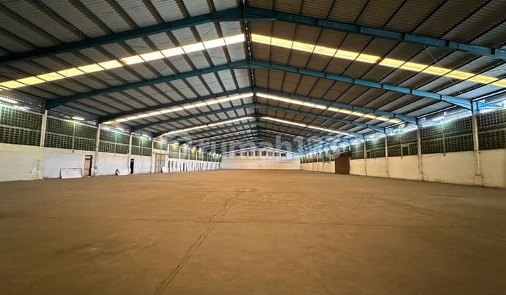 Clean Warehouse Ready for Use in Moch Toha Industrial Area