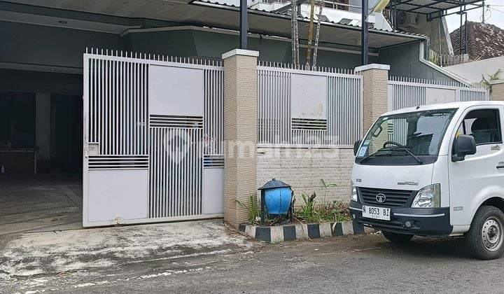 Disewakan Rumah Mewah Di Jalan Natuna No 8 Kota Malang