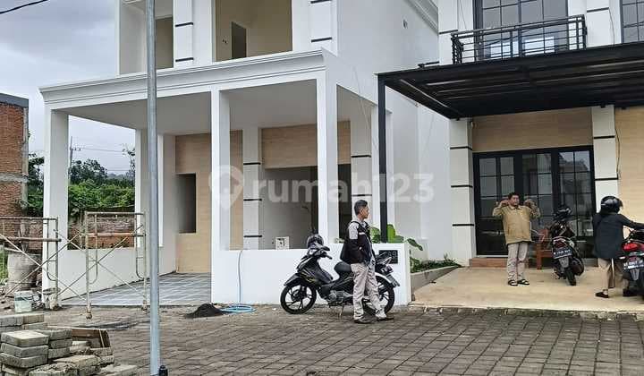 Rumah Villa Di Lereng Arjuna.view Menawan.