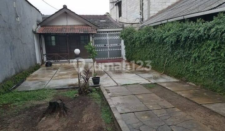 Dijual Cepat Rumah Tua Lokasi Strategis Depan Jalan Raya Hitung Tanah di Jatibening Bekasi