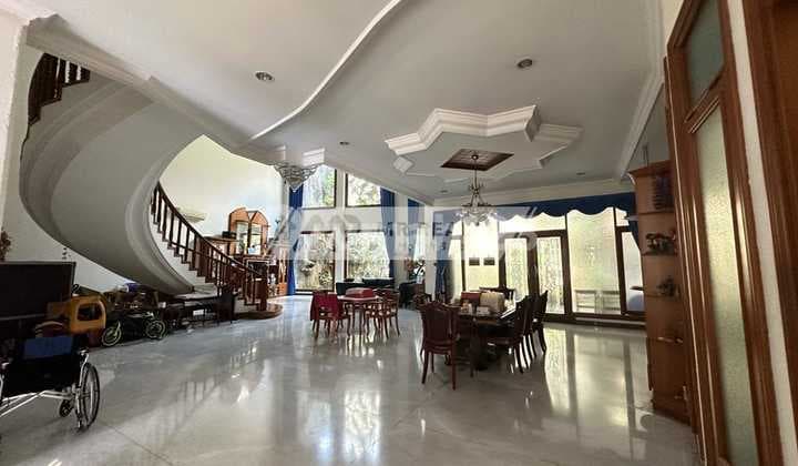 Rumah 3 Lantai SHM di Pantai Mutiara, Jakarta Utara