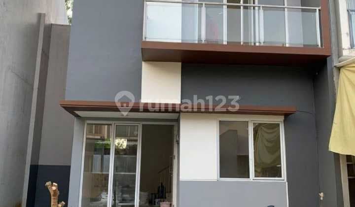 Rumah 2 Lantai Bagus di Serpong Lagoon, Tangerang Selatan