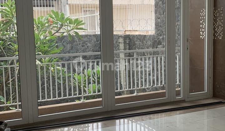 Rumah Green Court Lake Dekat Danau Sudah Renovasi