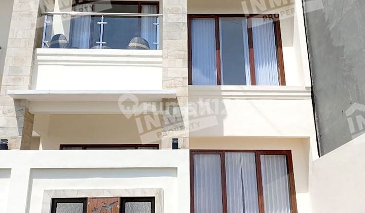 Dijual Rumah Villa 3Lt Baru Dekat Jatim Park 2 BNS kolam renang