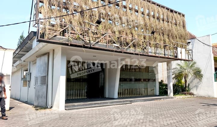 Disewakan Rumah Usaha 2lt Strategis Nol Jalan Raya Gunung Gunung Dekat Ijen Boulevard Oro Oro Dowo Daerah Elit Cocok Kuliner Resto Cafe Klasik Kantor Bank Guest House Tempat Kursus Ada 10 Ruangan Meeting& Vip Hapaman Parkir Sangat Luas
