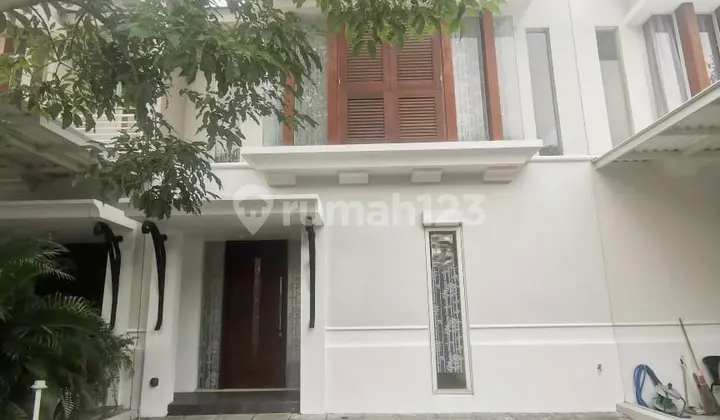 For Rent 2-Story House in Elite Area Grand Harvest Wiyung Near Superindo Pakuwon Mall 24-Hour Security Quiet Comfortable Neighborhood