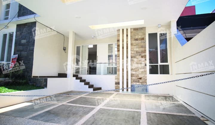 For Rent New Minimalist House Good Maintained 3 Bedrooms Elite Area Dieng Tidar Near VPT, Unmer Merdeka Campus Wide Street Row Strategic Location Close to Business Culinary Center Can Fit 2 Carports