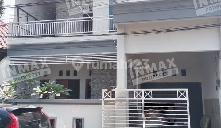 Dijual Rumah 2Lt Bagus Minimalis Perumahan Grand Rose Regency Sidoarjo Tengah Kota Dekat Alun Alun Lippo Mall Stadion Jenggolo Masjid Agung Pondok Mutiara Pusat Bisnis Exit Tol Bebas Banjir Ada Rooftop Siap Huni. Harga Terjangkau Nego Keras