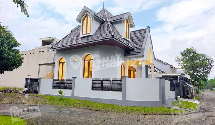 Dijual Rumah Bagus Murah 2Lt Perum Elit Araya Golf Full Renovasi Siap Huni Model American Classic Ada Balkon Dekat Club House, Binus, Djati Lounge, Araya Mall. Harga Terjangkau& Nego