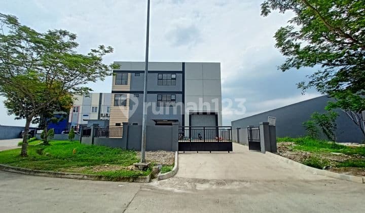 DISEWAKAN GUDANG BARU DALAM KAWASAN DEKAT DENGAN TOL