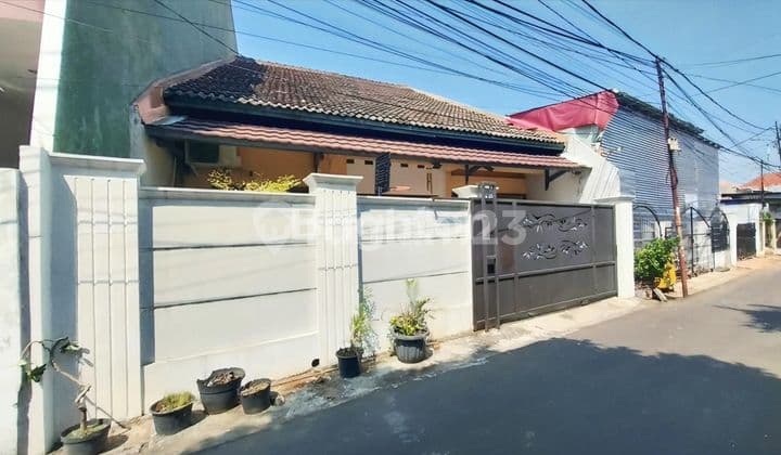 Rumah 2 Lantai Terawat Strategis di Menteng Dalam Tebet Harga Terjangkau