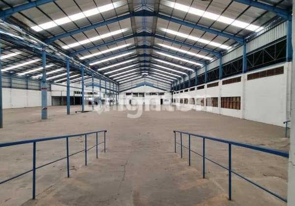 Spacious Strategic Warehouse Area in Panjaitan Cawang, East Jakarta