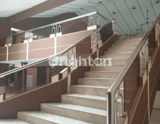 RUMAH LUAS 2 LANTAI DI KEBAYORAN LAMA JAKSEL LAHAN 1.080 M²