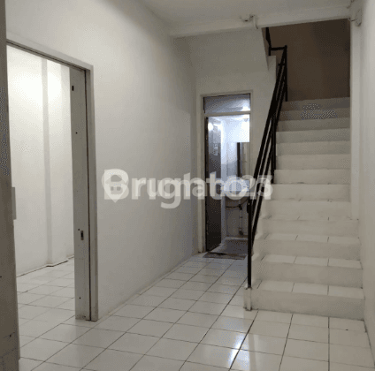 RUKO 3 LANTAI KEBAYORAN LAMA JAKARTA SELATAN