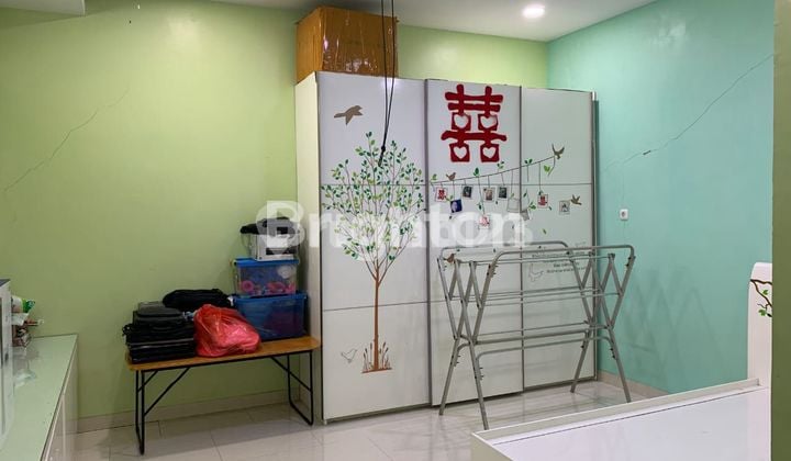 Spacious Strategic House Suitable for Residence & Business in Teluk Gong