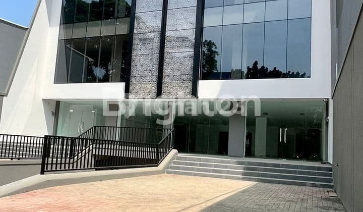 Gedung Baru 3,5 Lantai Parkir Luas Di Radin Inten Jakarta Timur