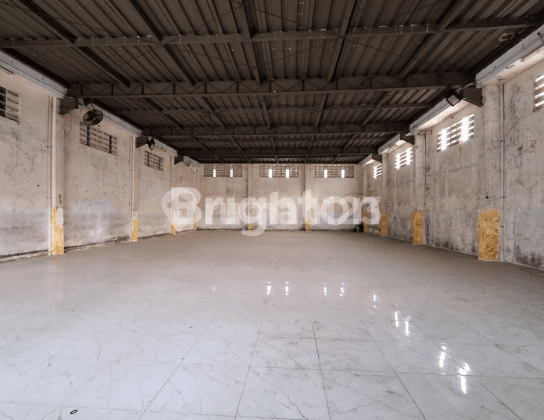 BANGUNAN KOMERSIAL EX-LAPANGAN OLAHRAGA CIPINANG, JAKARTA TIMUR