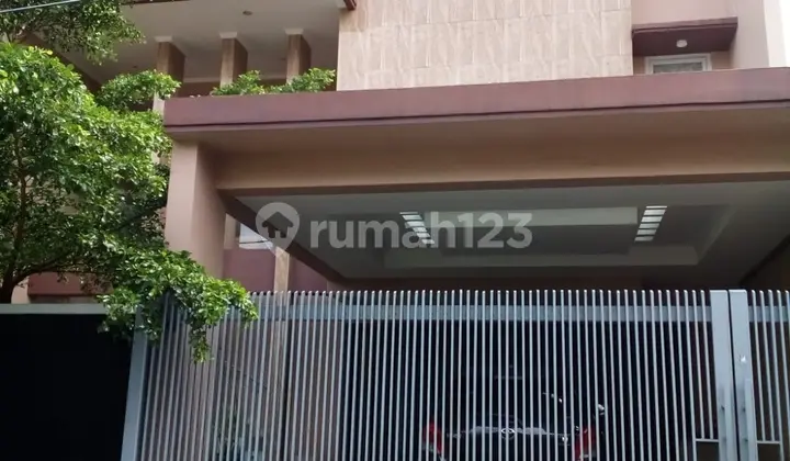 Rumah Cantik Di Taman Aries