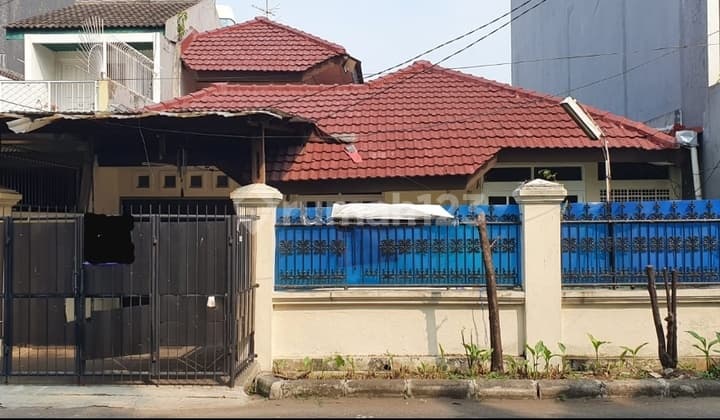 Rumah di Taman Aries Lokasi Strategis
