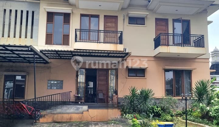 Rumah 2 Lantai di komplek Versailles BSD