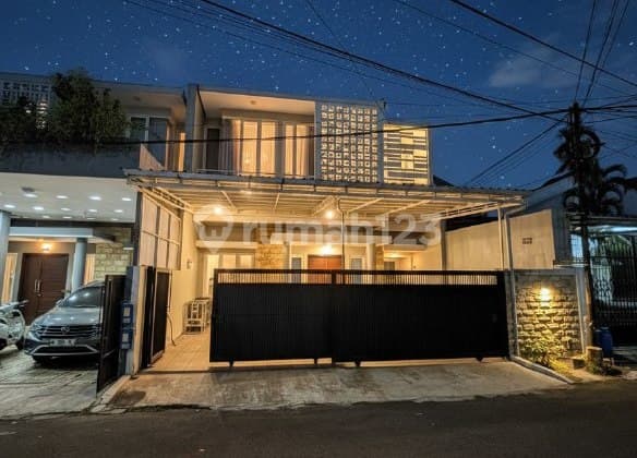 j022 Harga BU ! Rumah Modern Dekat Dieng Plaza & MCP Malang