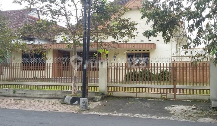 i016 SEWA / JUAL Rumah Tengah Kota Malang Bisa Untuk Usaha
