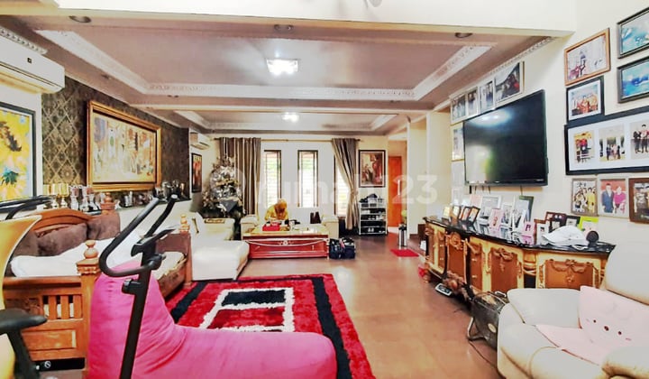 FOR SALE IMMEDIATELY Comfortable and Move-in Ready House in Menteng Bintaro, South Tangerang