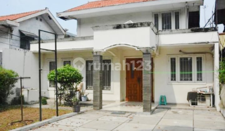 Rumah di Pemuda Rawamangun, siap huni, luas besar dan strategis