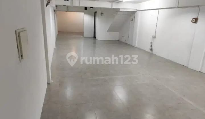 25 V Lk Disewakan Ruko 3.5 Lantai di Green Garden