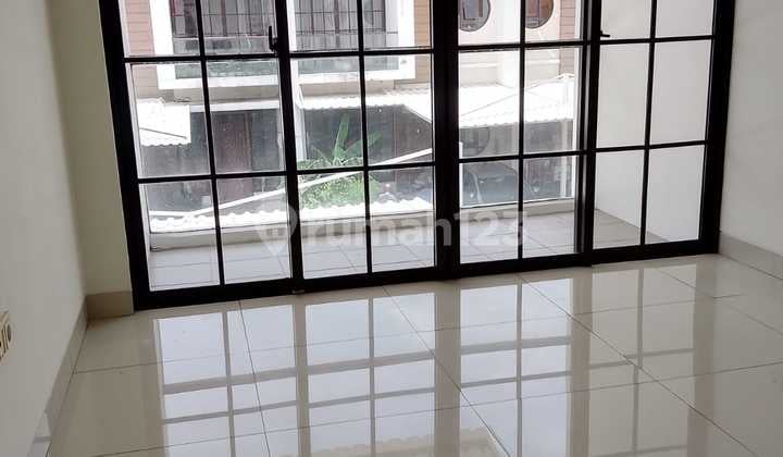 P Fl Disewakan Rumah 6X15 East Asia Green Lake City Min 2 Thn