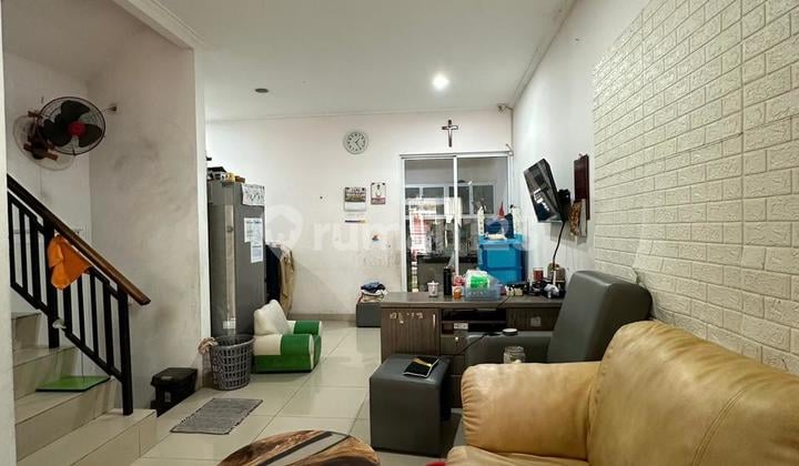 10 V Ev di Jual Cepat Rumah di Green Lake City