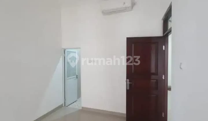 6 V Lk Disewakan Rumah 2 Lantai di Karang Tengah