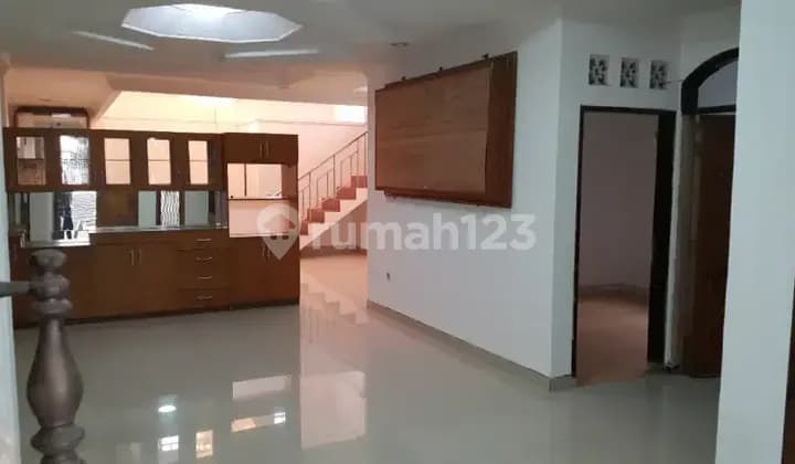 P Lk Disewakan Rumah Mewah di Meruya Selatan Ready Apr Min. 2 Thn