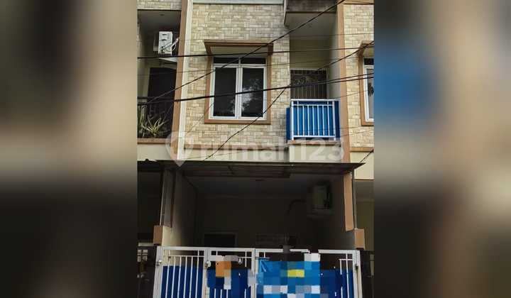 Dijual Cepat Rumah 3 Lantai di Tanjung Duren