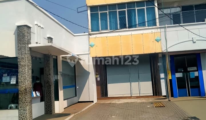Big Price Drop!!! 3-Storey Shop House in Srengseng, Main Road Frontage