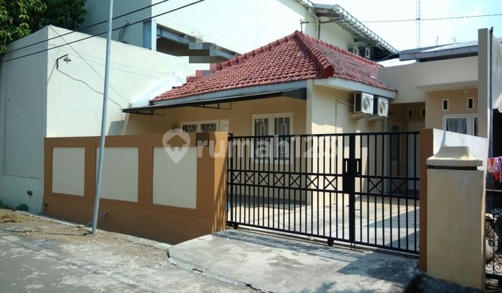 Rumah tengah kota Semarang siap pakai dekat bandara dekat kariadi disewakan di Puspowarno Semarang barat