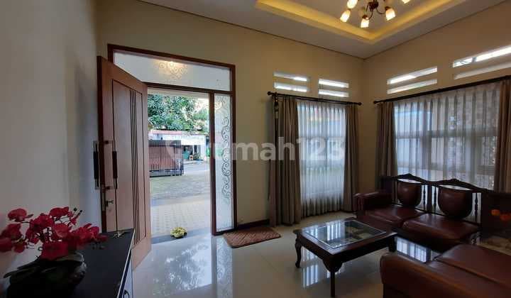 Rumah bagus modern minimalis mewah tengah kota Semarang atas daerah elit siap huni dijual di Kawi Wonotingal Candisari Semarang Selatan